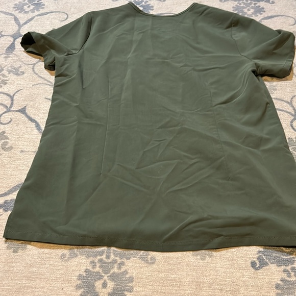 Figs scrubs in moss - Picture 3 of 6